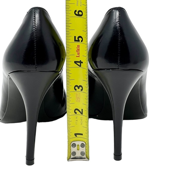 Stuart Weitzman women's black leather point toe pumps size 8 wide - Picture 9 of 16